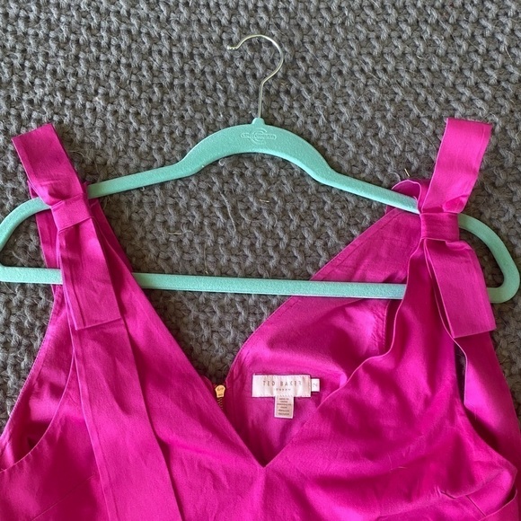 Ted Baker London Daynaa Bow Shoulder Top in S - Picture 7 of 7